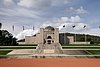 Australian War Memorial (Kriegsdenkmal); In seiner gigantischen Grösse soll es an Geschichte und Opfer des Krieges erinnern. Desweiteren liegt hier der Unknown Australien Soldier, dessen sterbliche Überreste 1993 von einem Schlachtfeld des ersten Weltkrieges hierher überführt wurden, begraben.