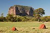"Paraguayanisches" Monument Valley mit Termitenhügeln.